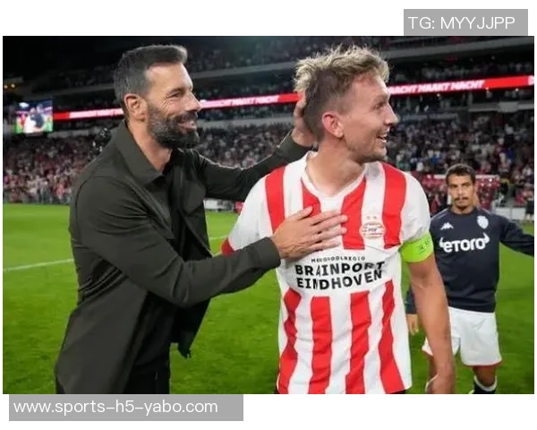 埃因霍温宣布卢克德容告别仪式球员荣登星光大道荣耀时刻 埃因霍温宣布卢克德容告别仪式球员荣登星光大道荣耀时刻