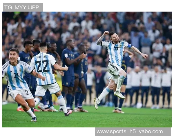 梅西课间专注踢球不理铃声老师提醒他马拉多纳独一无二